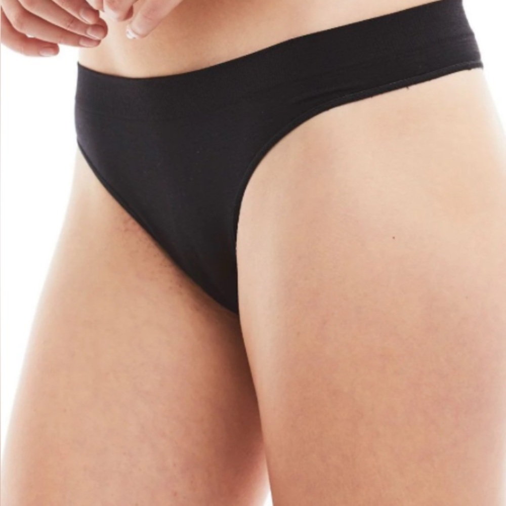 CLOYA mesh thong from their "Seamless Invisible" collection 3 Blk,White,Red